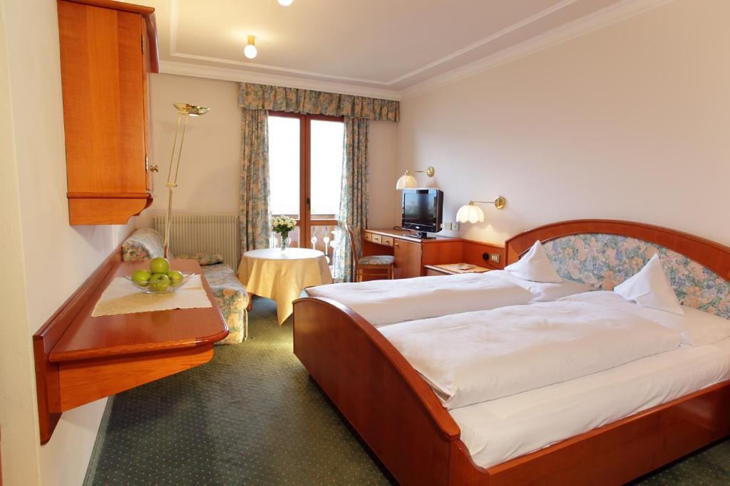 Hotel Hohenwart Schenna Oda fotoğraf